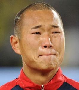 朝鲜队球员郑大世在奏朝鲜国歌时泪流满面
