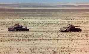 （图）在海湾战争中被击毁的T-72和T-55坦克