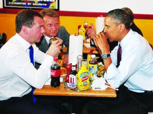 奥巴马请梅德韦杰夫在华盛顿市郊一家汉堡店用餐